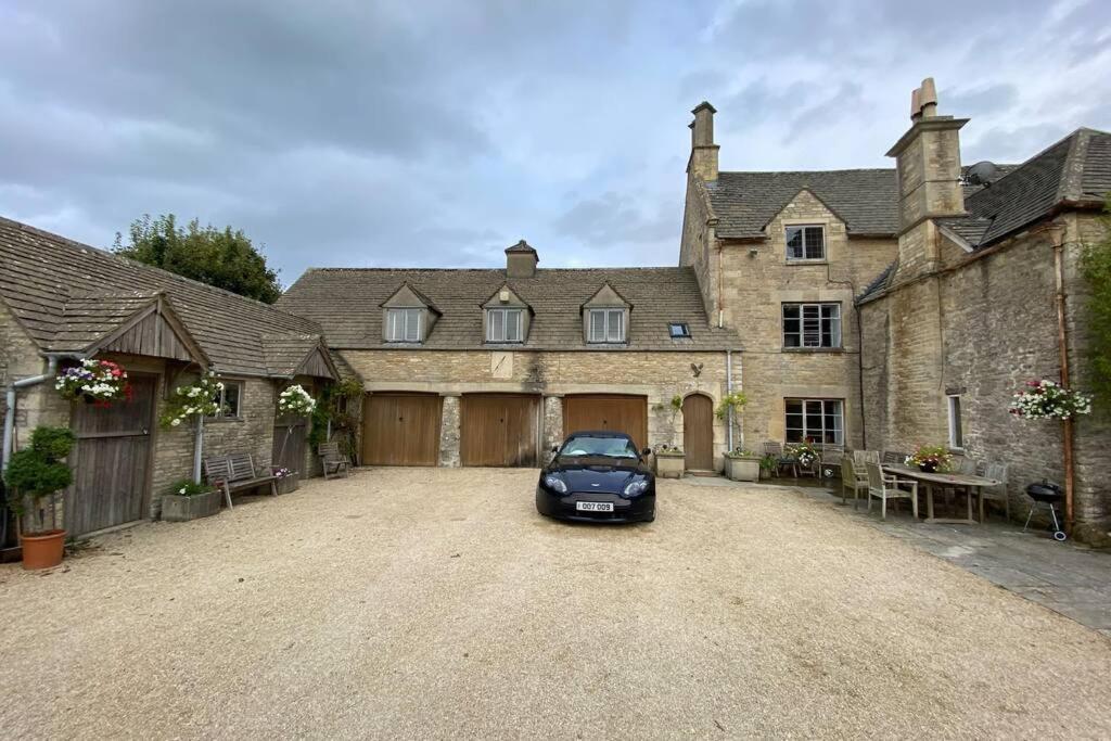 The Old Manor Coach House Apartment Cirencester Exterior photo