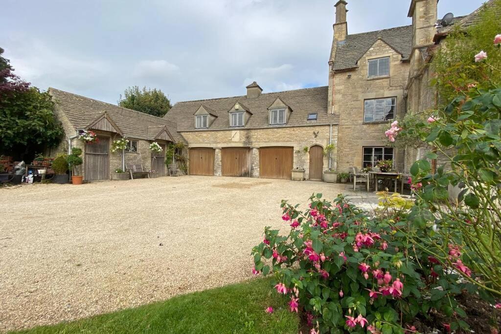 The Old Manor Coach House Apartment Cirencester Exterior photo