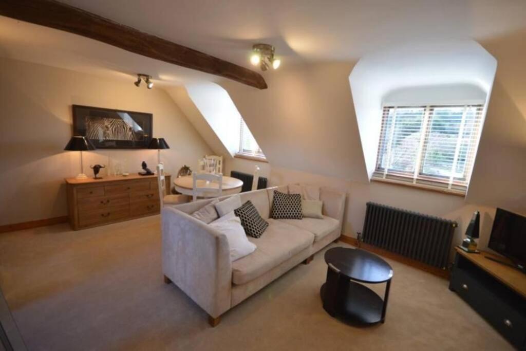 The Old Manor Coach House Apartment Cirencester Exterior photo